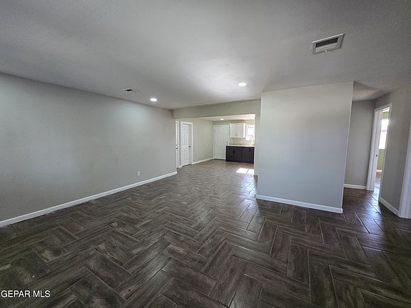 3rd image of 8516 Paddlefoot Ln
