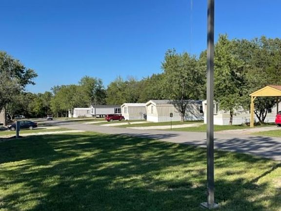 4th image of 18 Fox Haven Dr