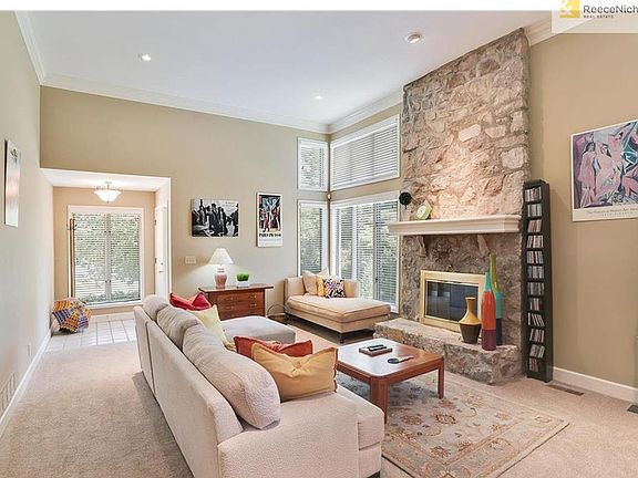 Floor to ceiling windows bring in great natural light