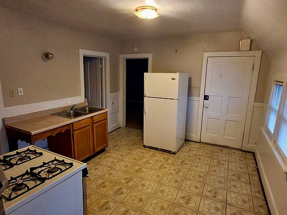 2nd image of 2713A S Herman St #A