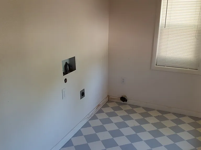 627 E Monument St #A & B — Photo 6