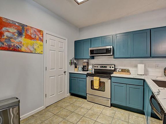 4th image of 2247 Scioto St