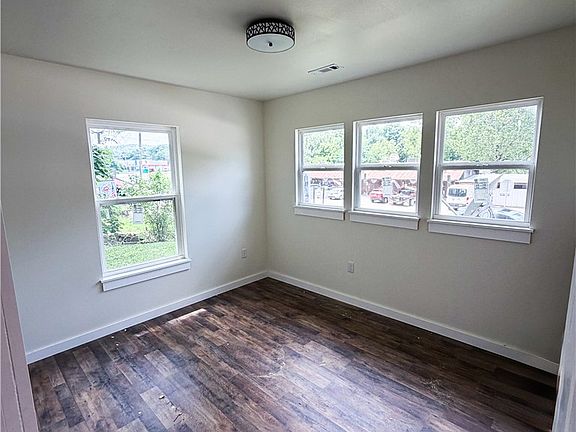5th image of 300 N Parrott Dr