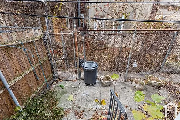 2416 N Hollywood St — Photo 8