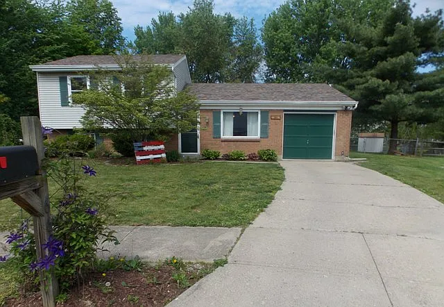 662 Woodgate Rd photo 1