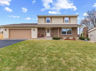 7053 Sherwood Rd, Woodbury, MN 55125