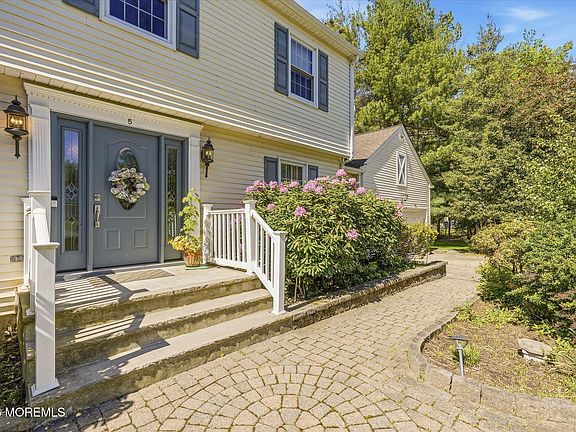 4th image of 5 Mccaffery Road