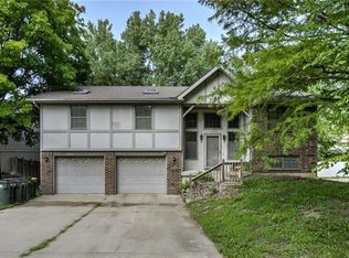 325 Oakhill Dr, Lansing, KS 66043