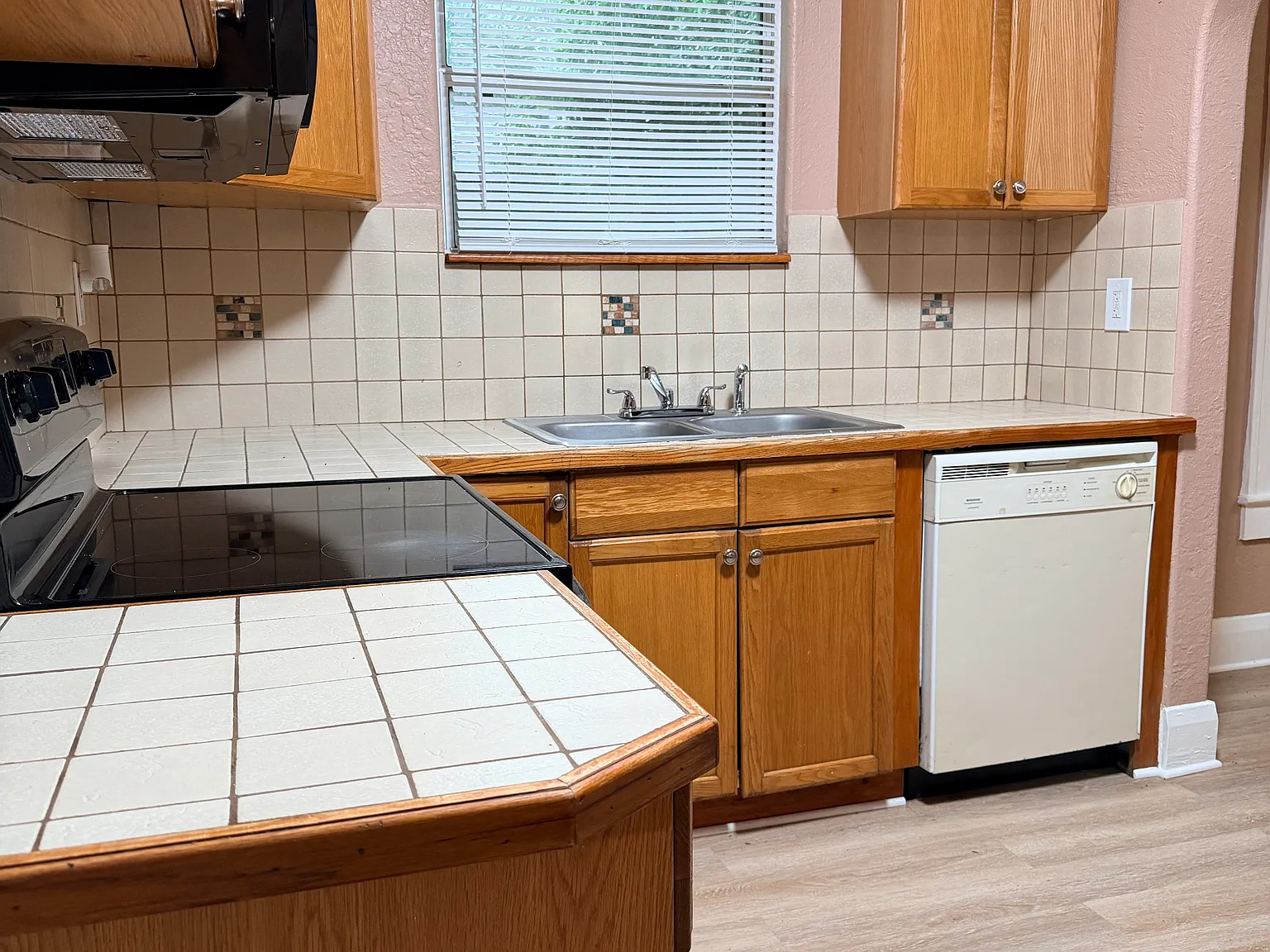 2908 N Woodrow Ave — Photo 3