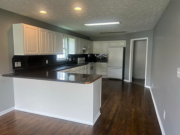 5th image of 335 Cedar Hollow Dr