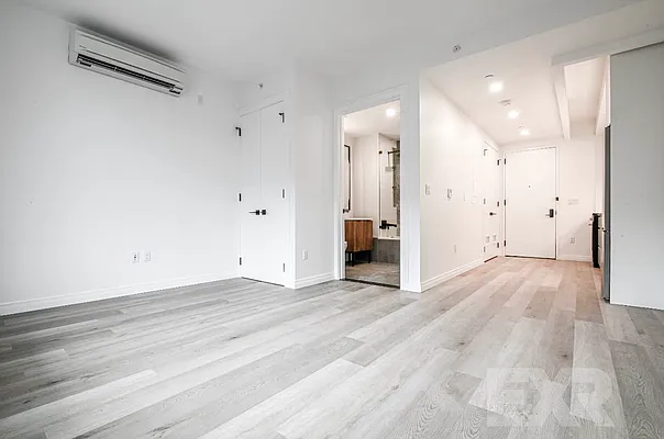 Rented by EXR | media 17