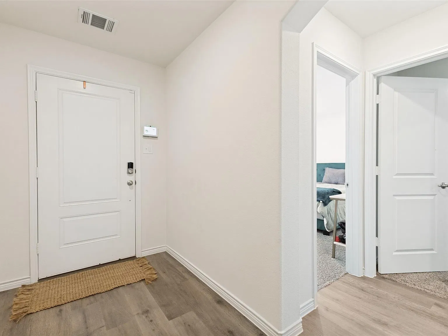 4 bed, 1592 sqft, $2,100 — Photo 3