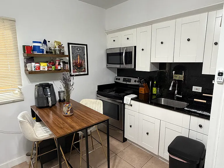 902 Salzedo St #5 — Photo 4