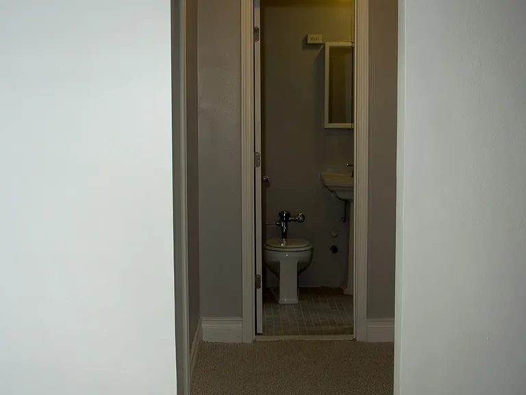 5737 N Kenmore Edgewater Apartments — Photo 12