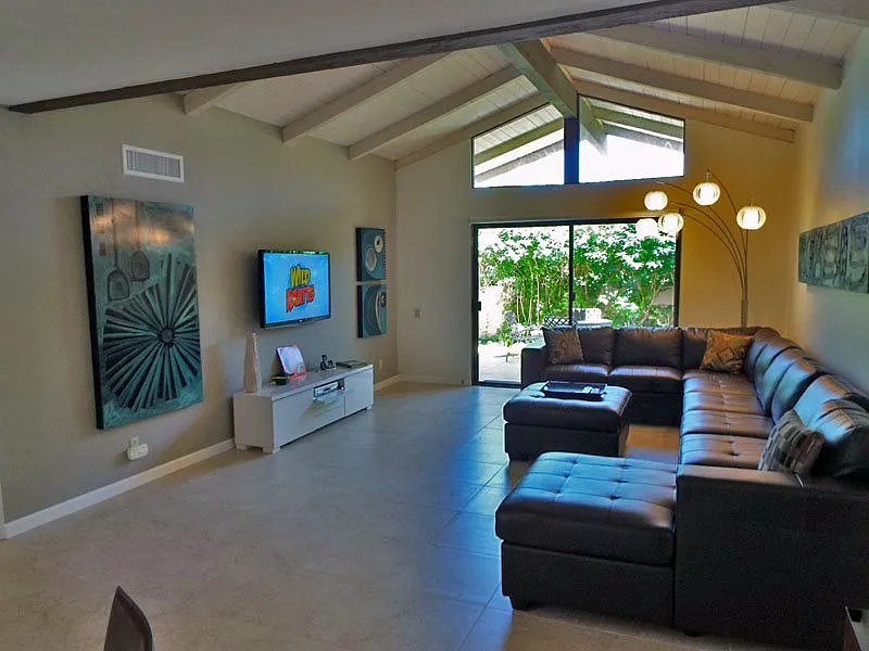 3 bed, 1307 sqft, $2,625 — Photo 2