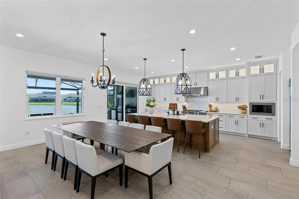6 bed, 5.5 bath, 4960 sqft, $12,950 — Photo 4