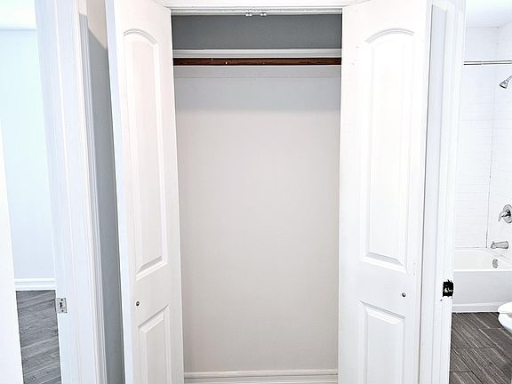 5th image of 2593 S Westgate Ave