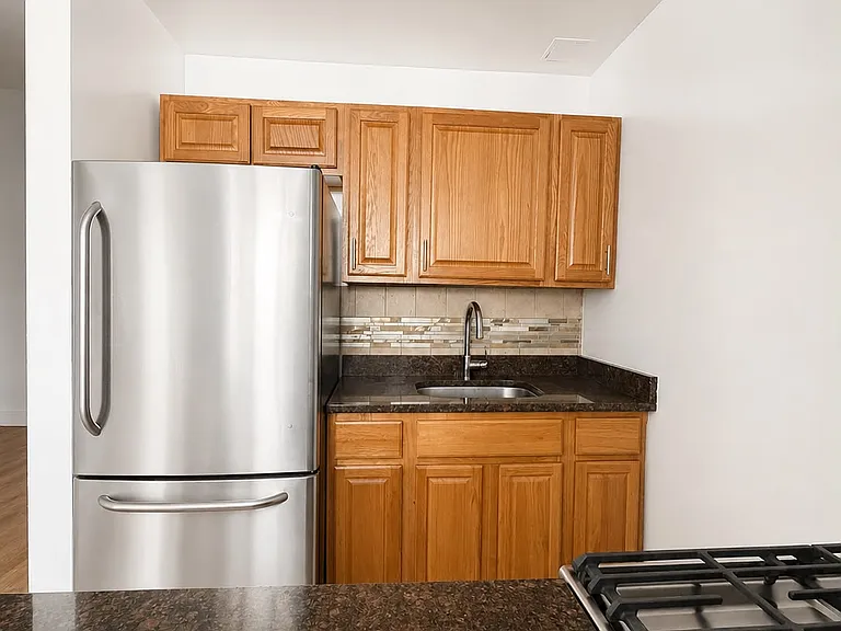 890 Glenmore Ave #1 — Photo 3