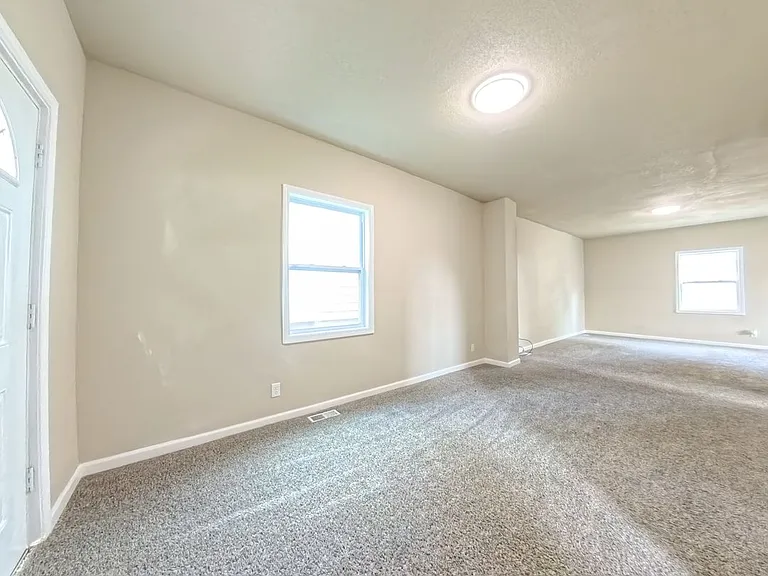 715 Kirkwood Ave — Photo 3