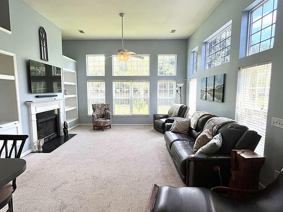5th image of 450 Sycamore Shade St