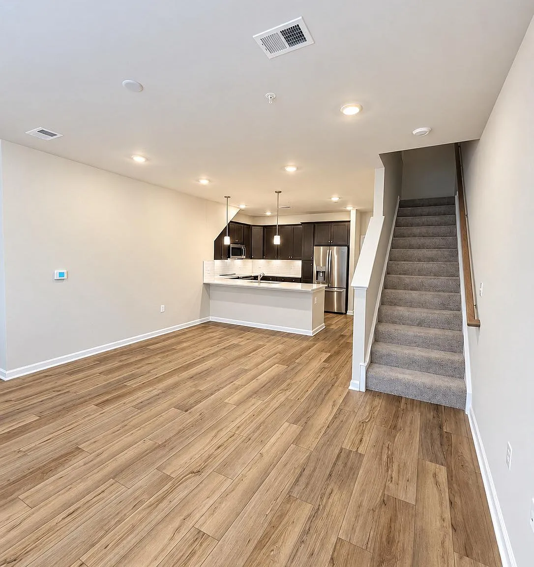 3 bed, 2.5 bath, 1602 sqft, $3,195 — Photo 3