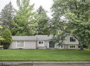 29722 High Valley Rd, Farmington Hills, MI 48331