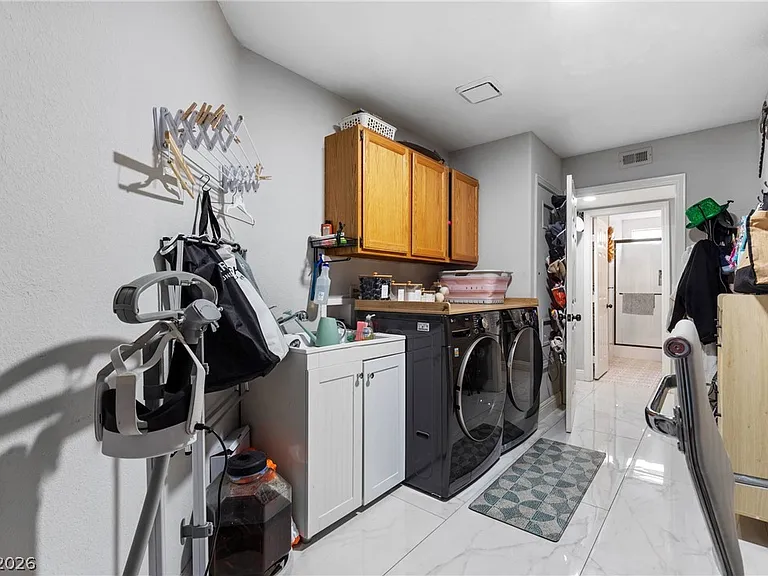 407 Crater Ct — Photo 22