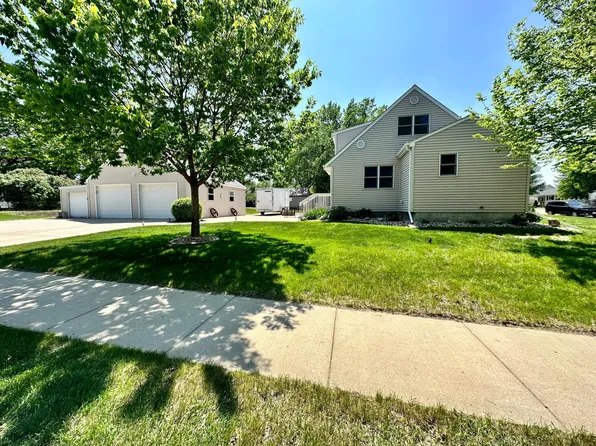 808 N 6th St, Marshall, MN 56258