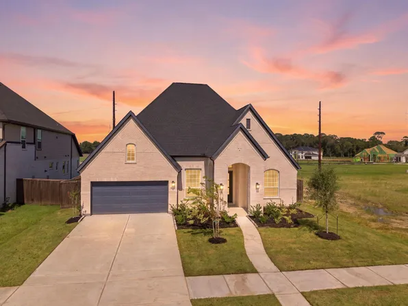 12222 Denham Dr, Mont Belvieu, TX 77523