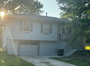 2700 Leewood Rd, Harrisonville, MO 64701