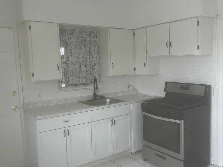 1703 Carrie St #3 — Photo 8