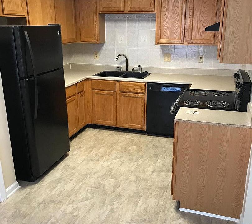 2nd image of 604 Stillwater Pl