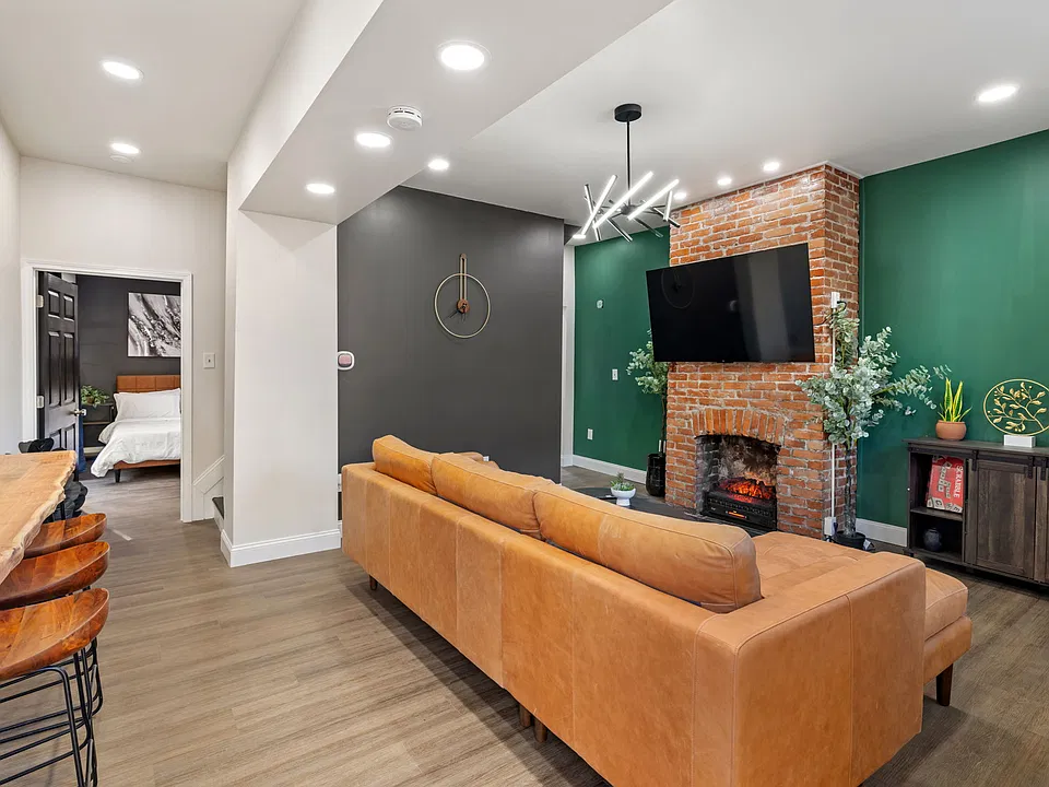 4 Lelia St