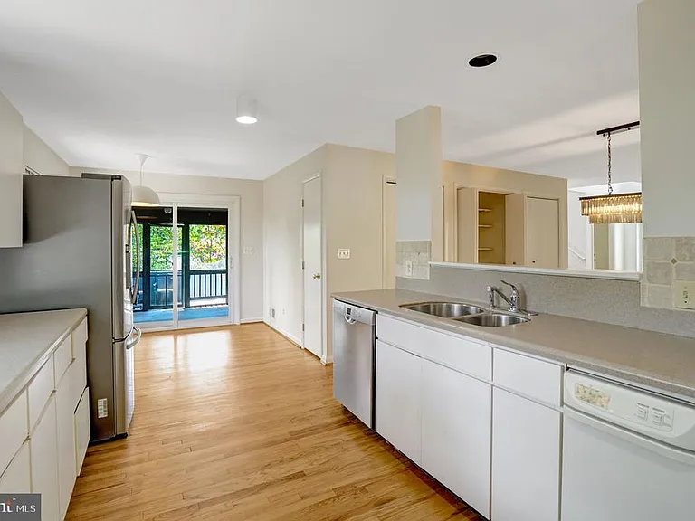 203 W Glendale Ave — Photo 18