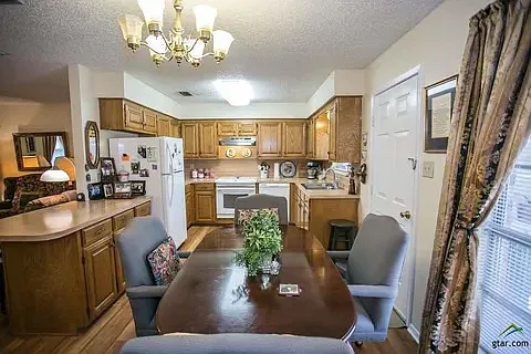 1408 N Newsom St #A — Photo 3