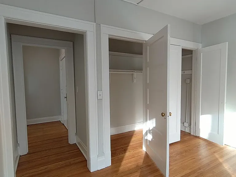 Rialto Court Apartments | MOVE-IN SPECIAL: ONE MONTH FREE RENT — Photo 25
