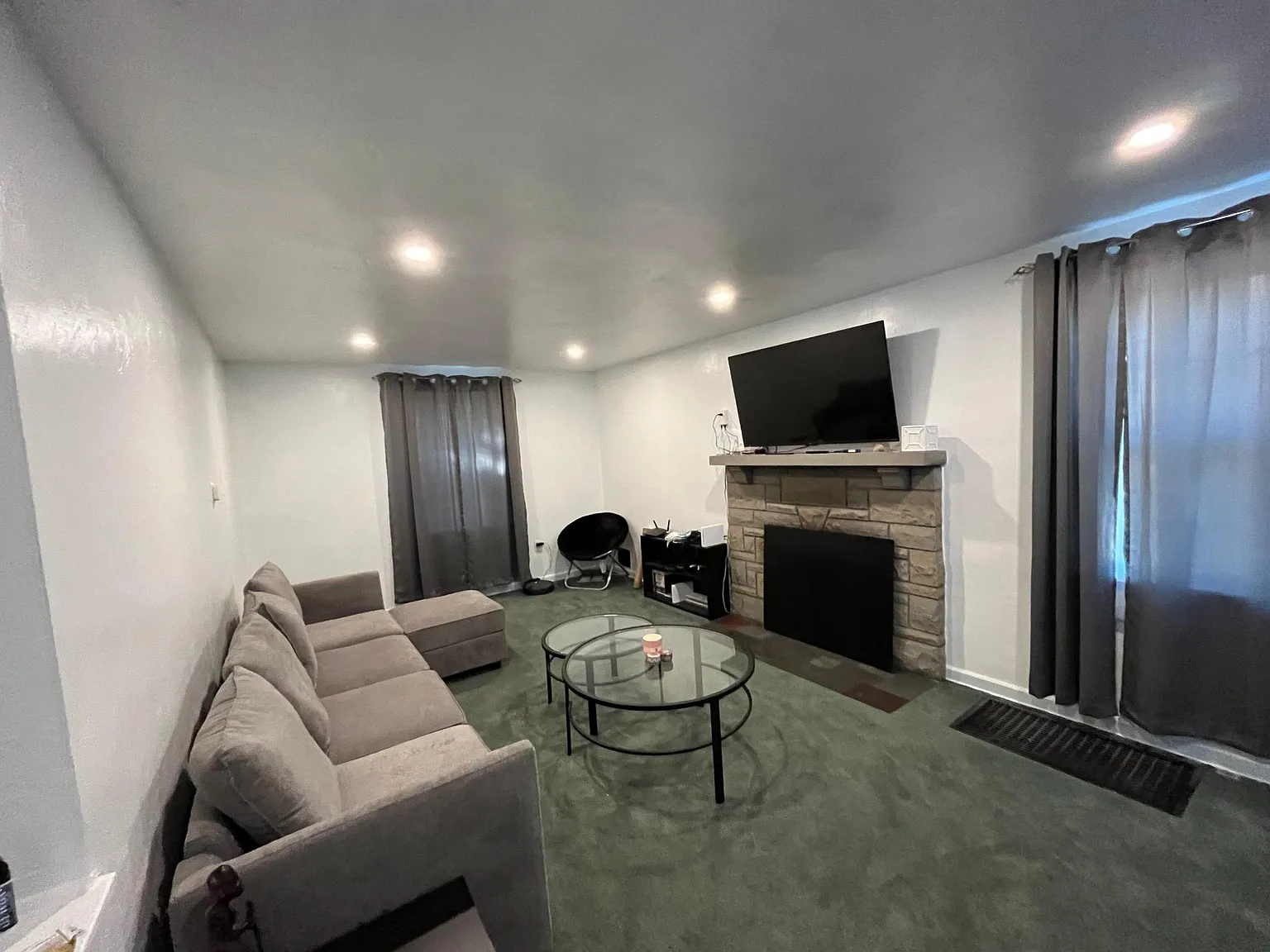 3 bed, $1,900 — Photo 3