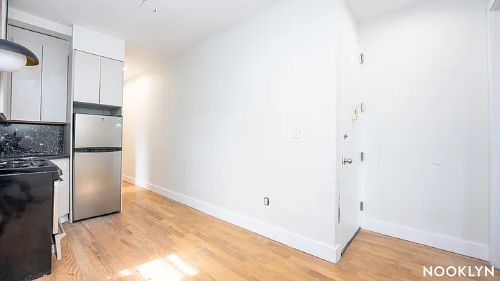 Rented by Nooklyn NYC LLC | media 31