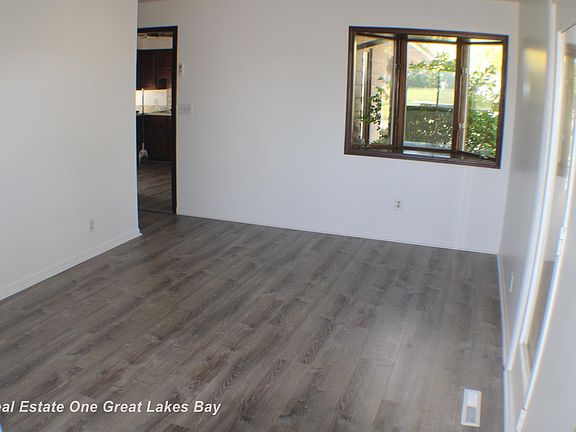 4th image of 2160 River Rd