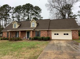113 Pinewood Dr, West Point, MS 39773