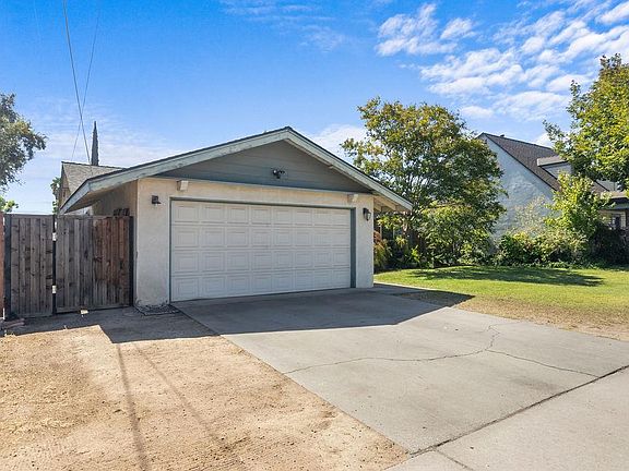 3rd image of 1018 Huntington Dr