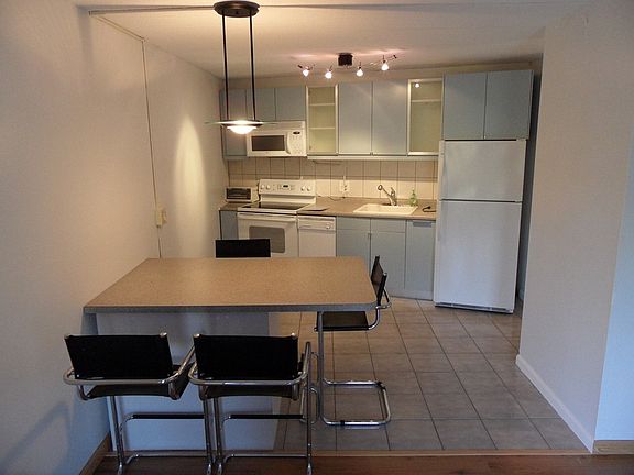 Kitchen & Dining