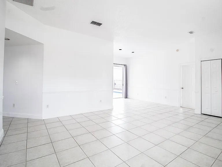 2782 Picadilly Cir — Photo 7