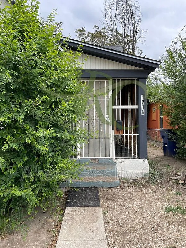 2 bed, 1.0 bath, 804 sqft, $1,025 — Photo 1