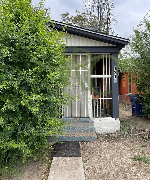 1216 Cedar St