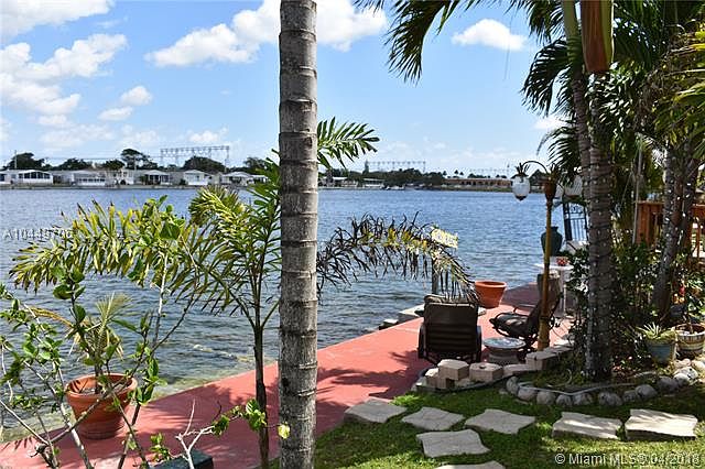 1st image of 3005 Lakeshore Dr #121