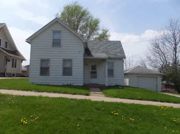 1318 4th St, Orion, IL 61273