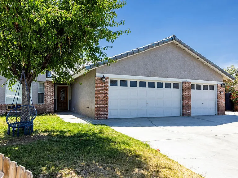 1221 Alysa Ct — Photo 2