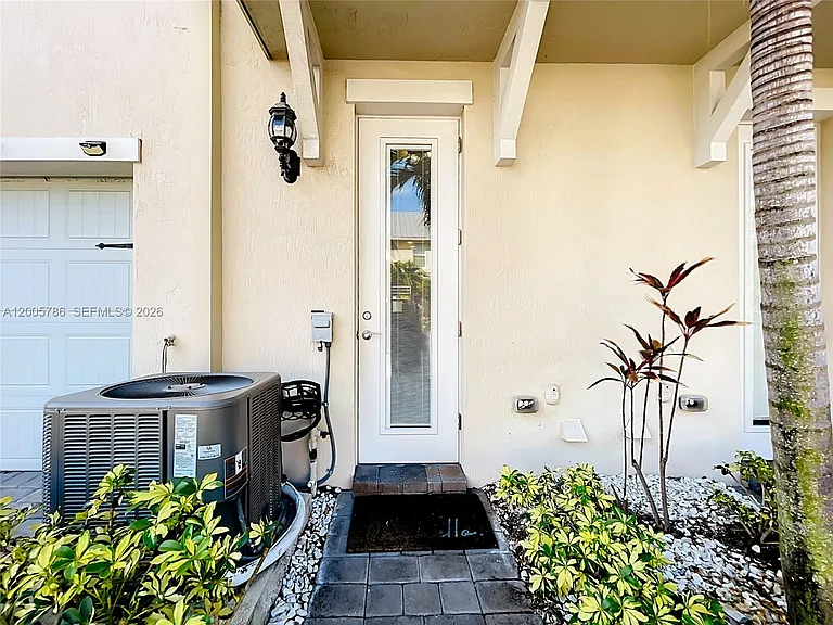 5040 Eucalyptus Dr #2 — Photo 39