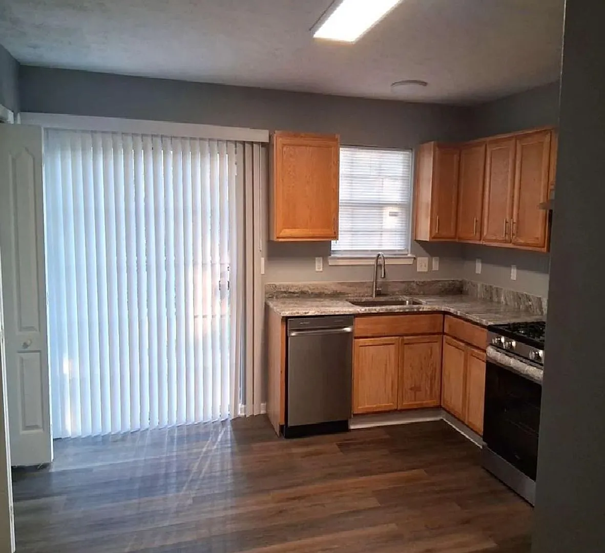 Renovated Townhome For Rent! Move In Ready Spacious 2 Bedroom Conveniently Located — Photo 3